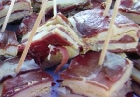 bouchées de fromage de brebis au foie gras et magret fumé