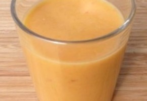 cocktail à la mangue et à l'orange (sans alcool)