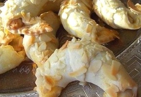 petits croissants aux amandes (tcharek el aryane)