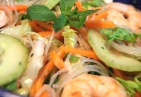 salade de concombre, carottes et crevettes à la thaï