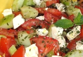 salade grecque au concombre et à la tomate