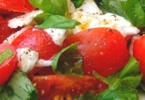 salade tomate, mozzarella et basilic