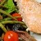 saumon rôti aux olives, anchois, tomates et haricots