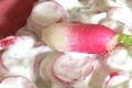 verrines de radis et creme de philadelphia aux herbes et baies roses