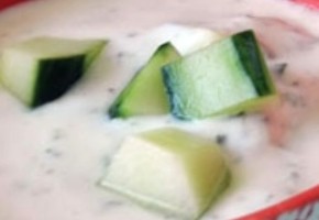 yaourt au concombre, persil et coriandre